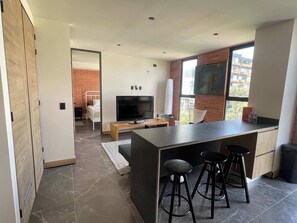 2 slaapkamers, een bureau, een strijkplank/strijkijzer, wifi