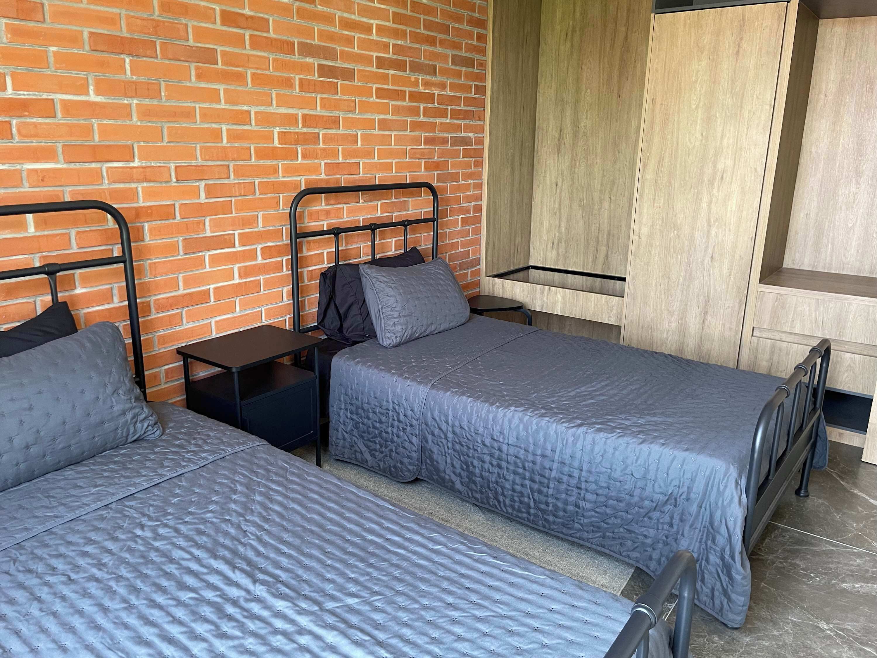 2 bedrooms, desk, iron/ironing board, WiFi