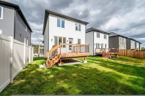 House - Quiet and Convenient Retreat (Bedford)
