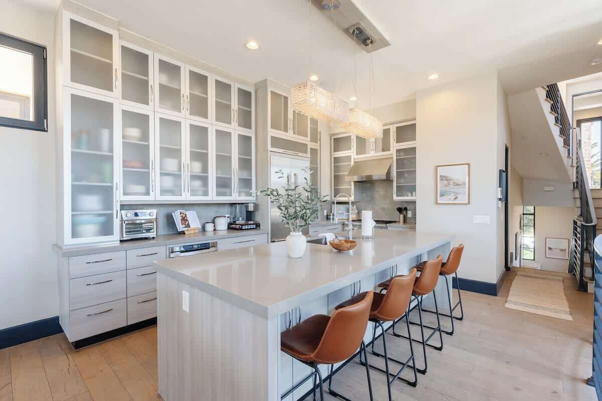 冰箱、微波炉、烤箱、炉灶