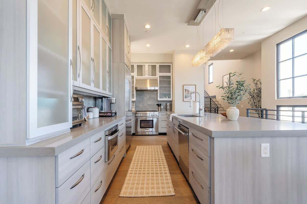 雪櫃、微波爐、焗爐、爐具