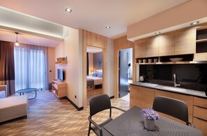 X - LARGE | Caja fuerte, cortinas opacas, sistema de insonorización