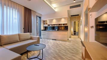 Caja de seguridad en la habitación y cortinas blackout