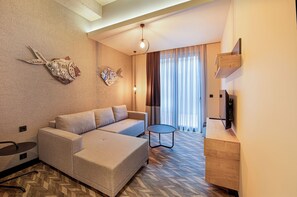 X - LARGE | Pengeskab på værelset, mørklægningsgardiner, gratis baby-/barnesenge