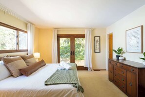 Strykejern/-brett, reiseseng for barn, wi-fi og sengetøy