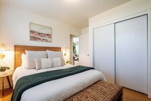 3 bedrooms, desk, iron/ironing board, travel cot