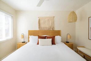 Silitysrauta/-lauta, vauvan matkasänky, Wi-Fi, vuodevaatteet