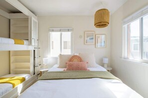 Strykejern/-brett, reiseseng for barn, wi-fi og sengetøy