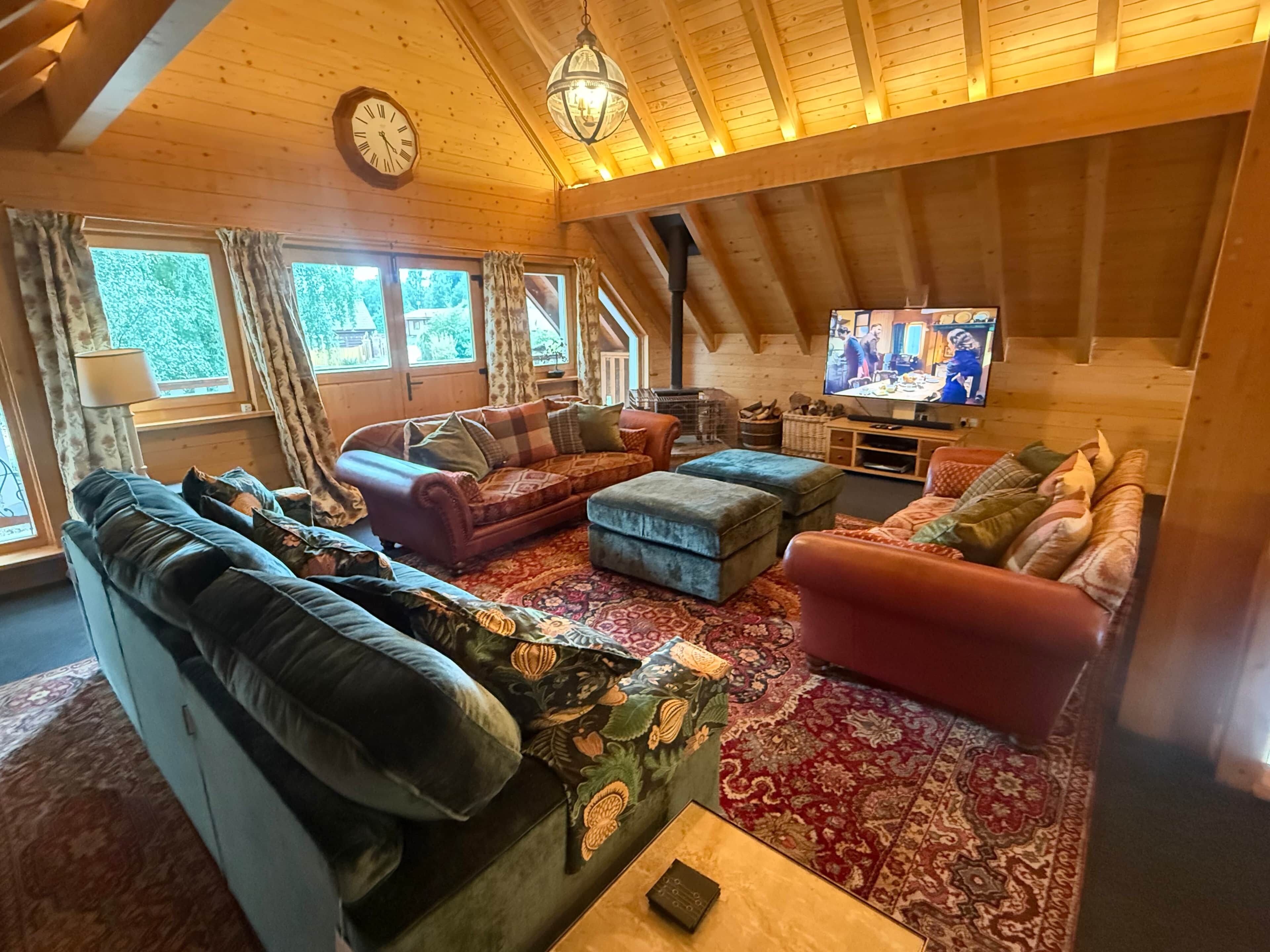 TV, peis, DVD-spiller og stereoanlegg