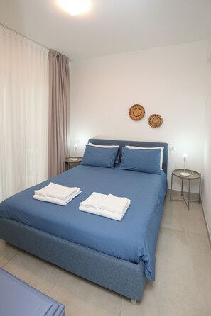 1 slaapkamer, een strijkplank/strijkijzer, gratis wifi, beddengoed