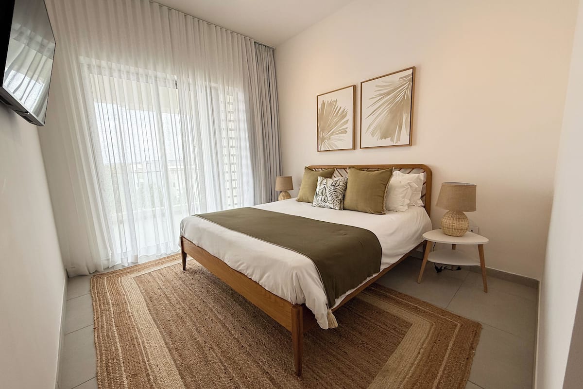 Penthouse | Individually decorated, free WiFi, bed sheets