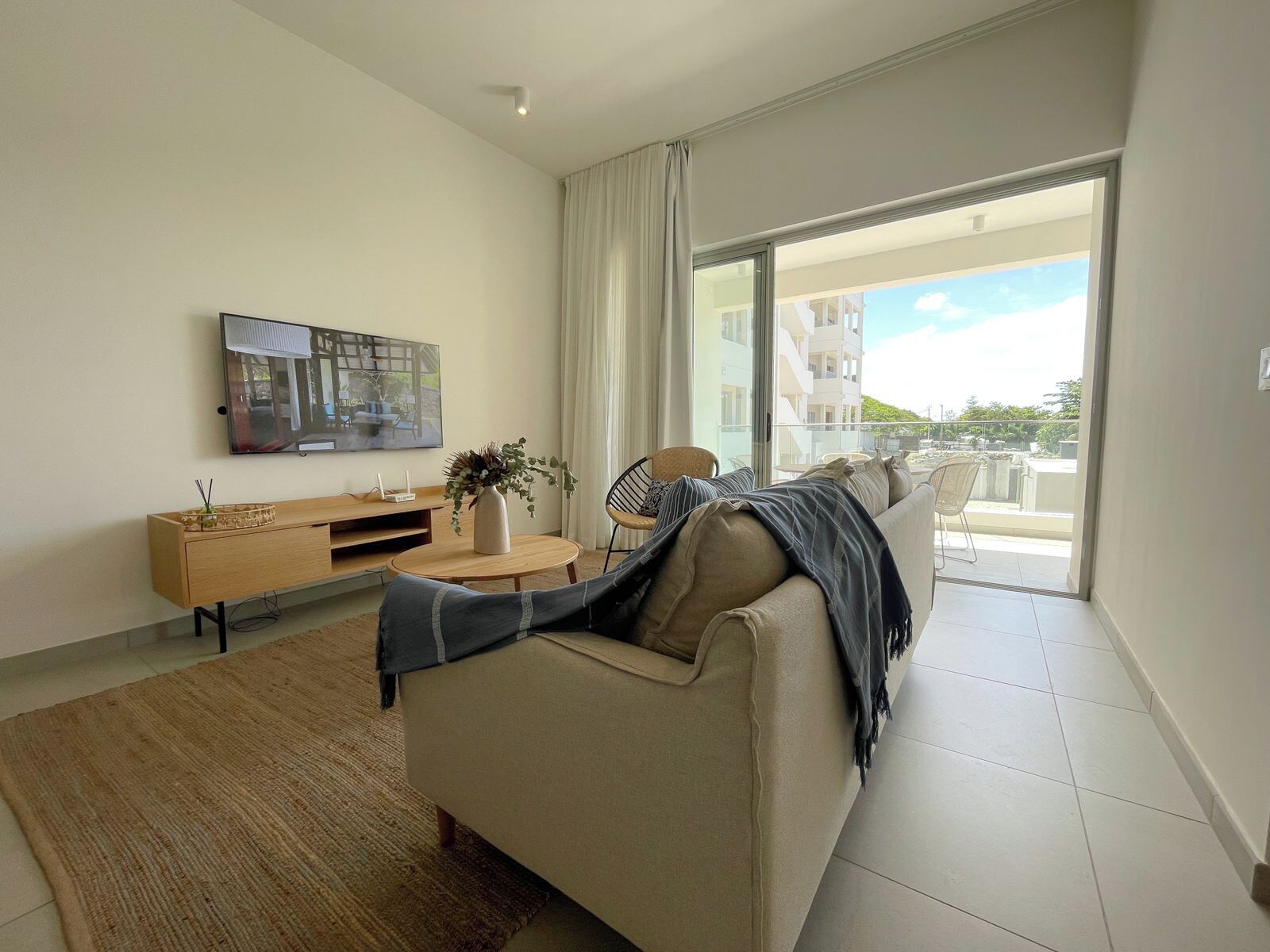 Căn hộ Tiêu chuẩn, 2 phòng ngủ | Phòng khách | TV màn hình phẳng 