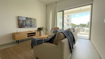 Căn hộ Tiêu chuẩn, 2 phòng ngủ | Phòng khách | TV màn hình phẳng