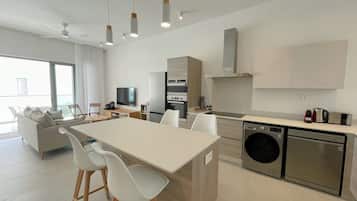 Appartement Standard, 2 chambres | Cuisine privée | Grand réfrigérateur, micro-ondes, four, plaque de cuisson