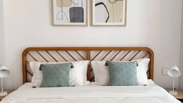 Apartment | Individually decorated, free WiFi, bed sheets