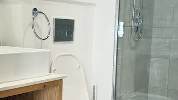 Apartment | Individually decorated, free WiFi, bed sheets