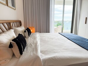 Decoración personalizada, wifi gratis y ropa de cama 