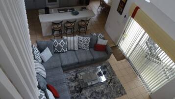 House, 4 Bedrooms | Living area
