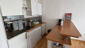 Micro-ondes, four, plaque de cuisson, lave-vaisselle