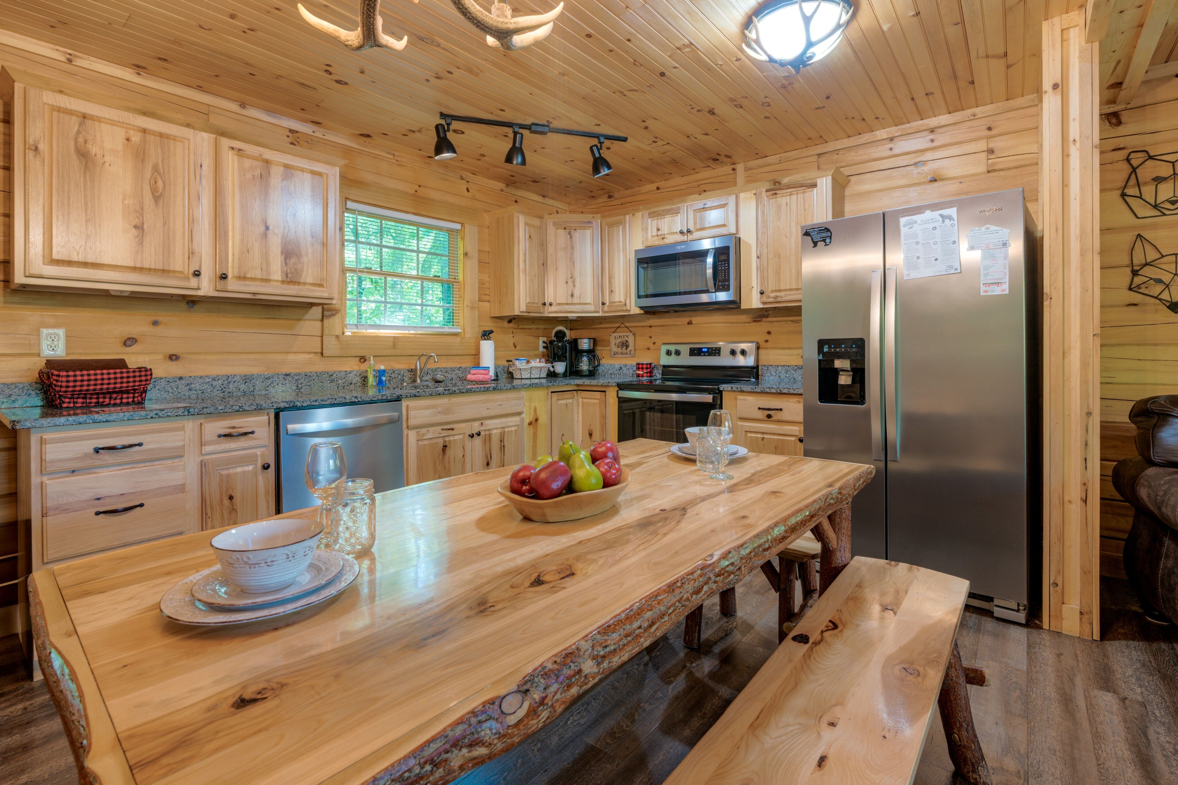 Cabin, 2 Bedrooms | Private kitchen | Coffee/tea maker, toaster