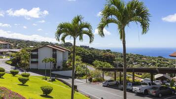 Condo, 2 Bedrooms | Property grounds