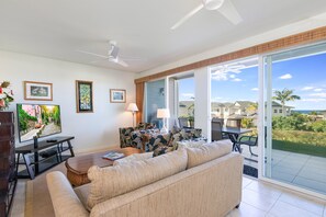 Condo, 3 Bedrooms | Living area