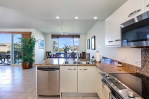 Condo, 3 Bedrooms | Private kitchen