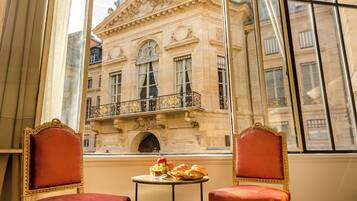 Petit déjeuner servi tous les jours en supplément