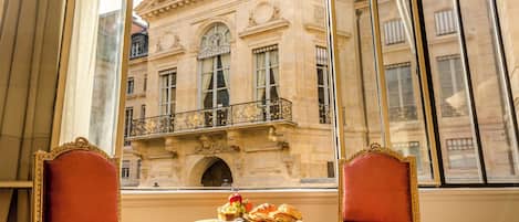 Déjeuner servi tous les jours en supplément