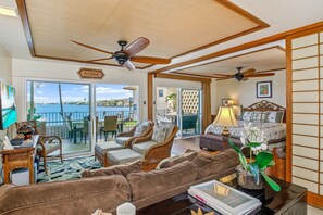 Living area - Alii Villas #229 2 Bedroom Condo (Kailua-Kona)