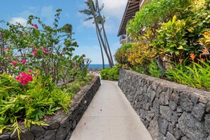 Property grounds - Kona Makai 3305 2 Bedroom Condo (Kailua-Kona)