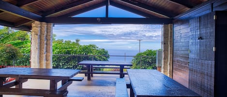 Kondominium, 2 kamar tidur | Tempat makan outdoor