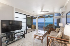 Condo, 2 Bedrooms | Living area