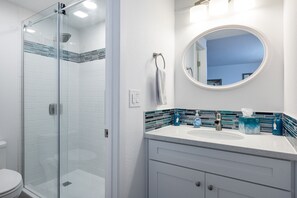 Condo, 2 Bedrooms | Bathroom - Kona Alii Penthouse 710 2 Bedroom Condo (Kailua-Kona)