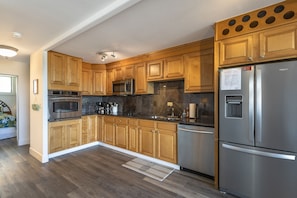 Condo, 2 Bedrooms | Private kitchen | Fridge, oven, coffee/tea maker, toaster