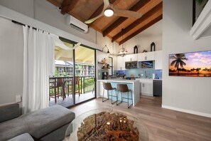 Condo, 2 Bedrooms | Living area