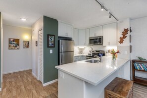 Condo, 1 Bedroom | Private kitchen