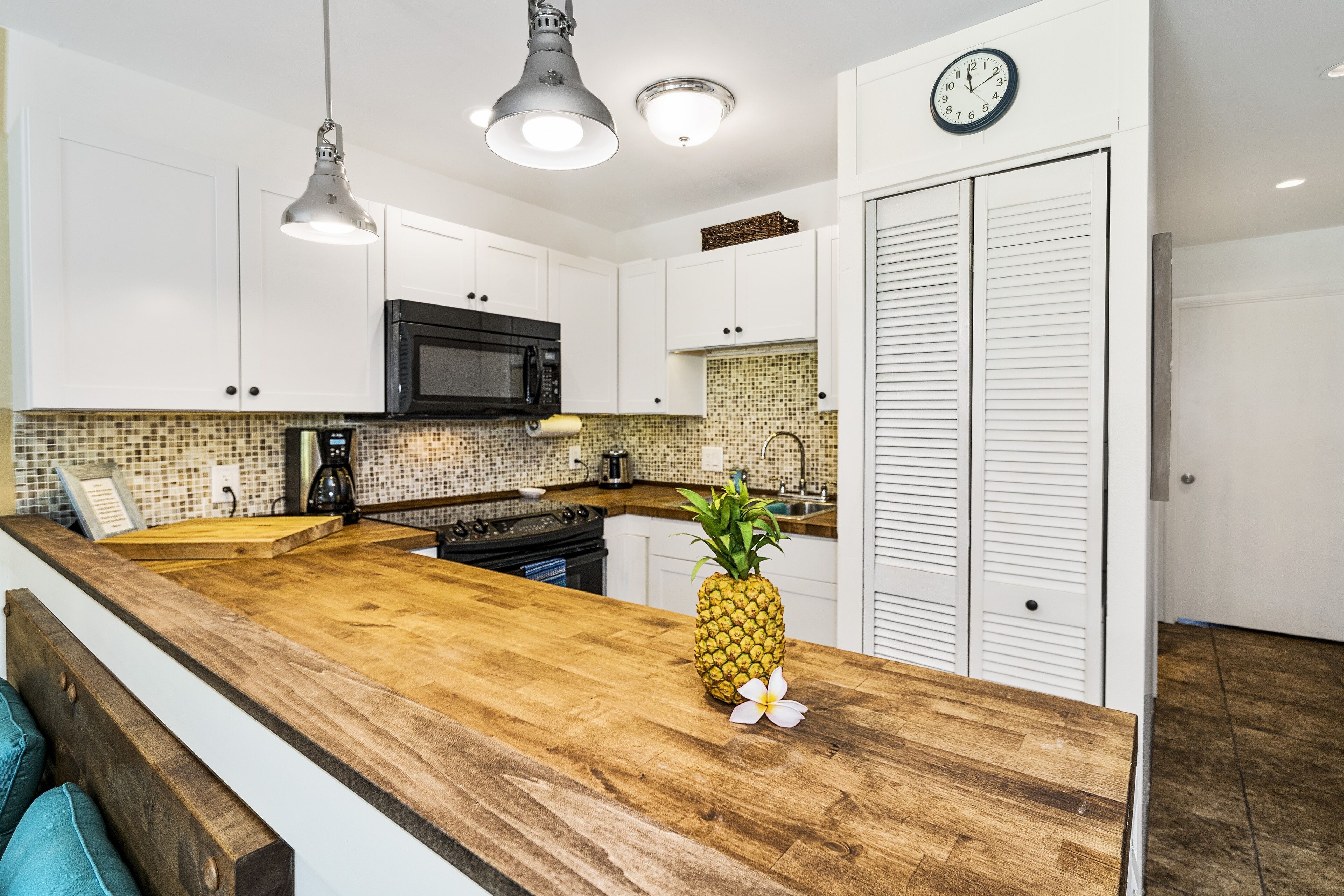 Condo, 1 Bedroom | Private kitchen | Fridge, oven, coffee/tea maker, toaster