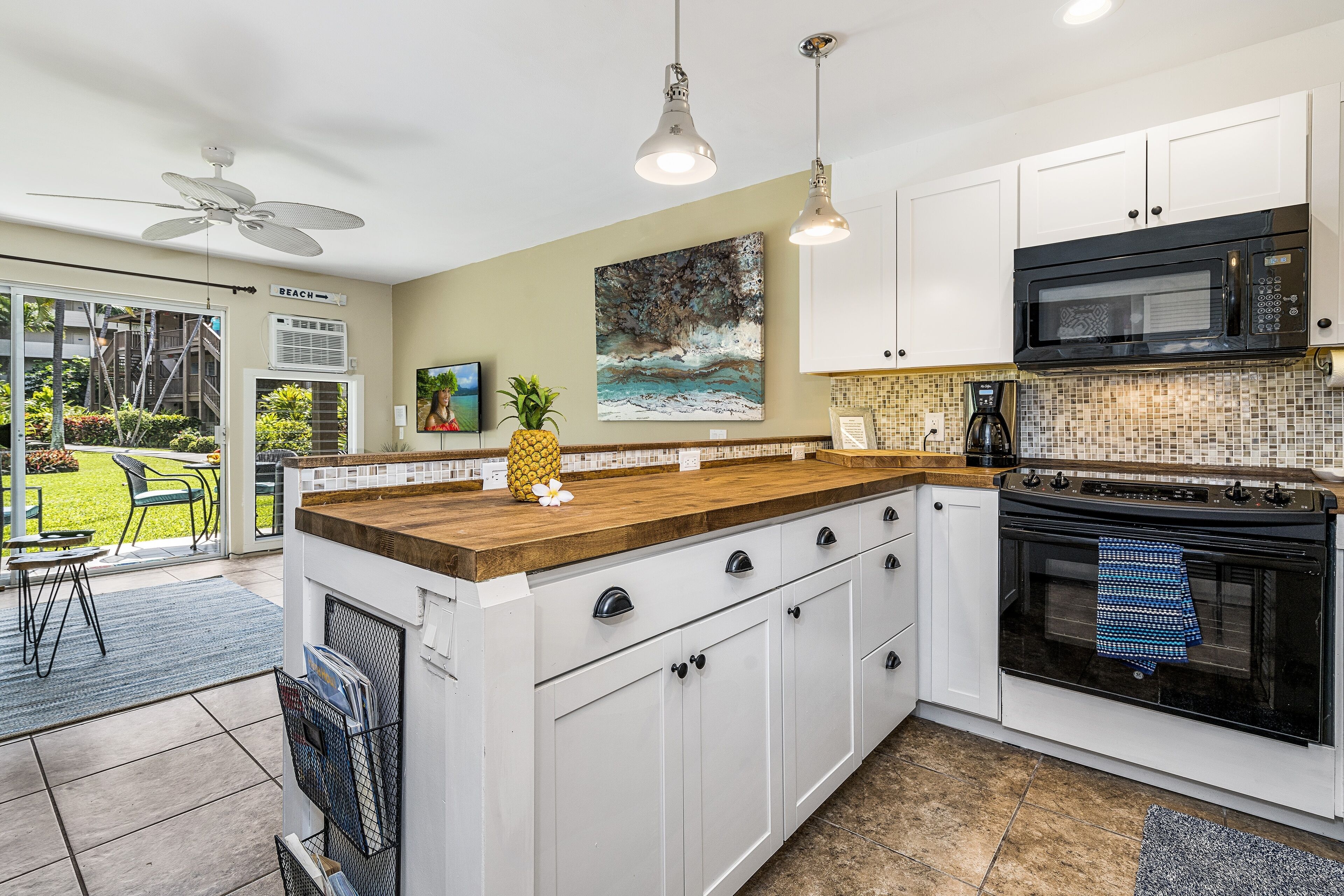 Condo, 1 Bedroom | Private kitchen | Fridge, oven, coffee/tea maker, toaster