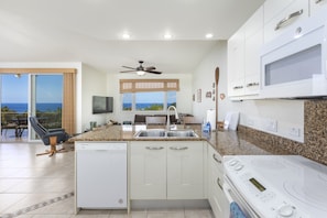 Condo, 3 Bedrooms | Private kitchen | Fridge, oven, coffee/tea maker, toaster