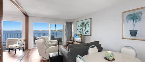 公寓客房, 2 間臥室 | 起居區 | 智慧型電視