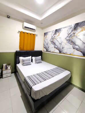 Desk, free WiFi - Alap Stay-Inn (Semarang)
