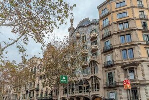 Exterior - Elegant 6-Bedroom Apartment on Passeig de Gràcia with Iconic Views (Barcelona)
