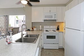 Condo, 1 quarto | Cozinha privada | Geladeira, fogão, cafeteira/chaleira, torradeira