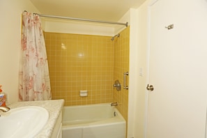 Apartment, 1 Schlafzimmer | Badezimmer | Handtücher