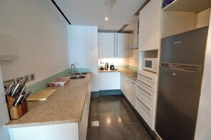 Private kitchen - Cozy 1BR Apartment Nr World Trade Centre (Dubai)