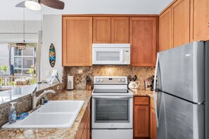 Condo, 1 quarto | Cozinha privada | Geladeira, fogão, cafeteira/chaleira, torradeira