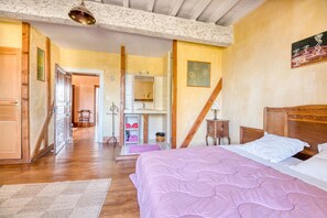 5 Schlafzimmer, Bügeleisen/Bügelbrett, Bettwäsche