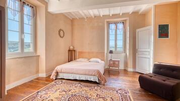 5 chambres, fer et planche à repasser, literie fournie