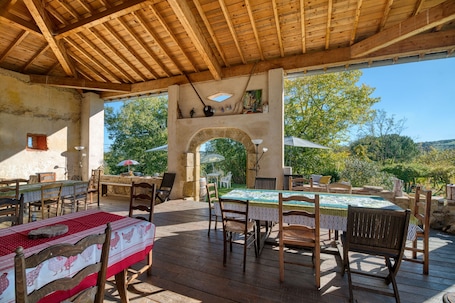 Outdoor dining. Holiday Home Gite Le Marquès